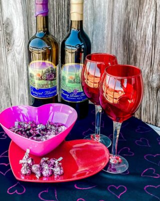 𝐆𝐨𝐭 𝐚 𝐬𝐰𝐞𝐞𝐭 𝐭𝐨𝐨𝐭𝐡? 🍫🍷 Guests can enjoy @pleasanthillwinery's award-winning port wines paired with chocolate when they visit! 

Pleasant Hill Winery opened its doors as Texas’ 27th commercial winery and is located in the heart of Washington County in Brenham. 

PORTEJAS BLANCO
This white Port-style wine is made from estate grown Lake Emerald grapes. For a wonderful treat, pair it with baked Brie stuffed with apricots and pecans.

TAWNY ROSSO FORTE
Made from locally grown grapes this caramelized version of our Port-style wine goes well with chocolate, pecan, and walnut-based desserts.

Tickets are on sale now for the February 2022 Wine Trail Passport event! Follow our Bio Link for all the details.
.
.
.
.
#valentineswine #portwine #texasbluebonnetwinetrail #texaswinetrail #uncorktexaswines #winetrail #texaswine #txwine #texaswinery #texasvineyard #texaswinecountry #texaswinetour #winelover #traveltexas #visittexas #texashighways #365hou #instawine #wine #winetime #collegestationtx #bryantx #plantersvilletx #navasotatx #montgomerytx #richardstx #brenhamtx #chappellhilltx #tourtexas #tourtexas2022